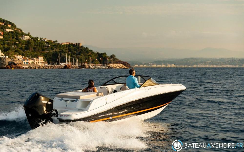 Bayliner VR5 OB exterieur photo de présentation