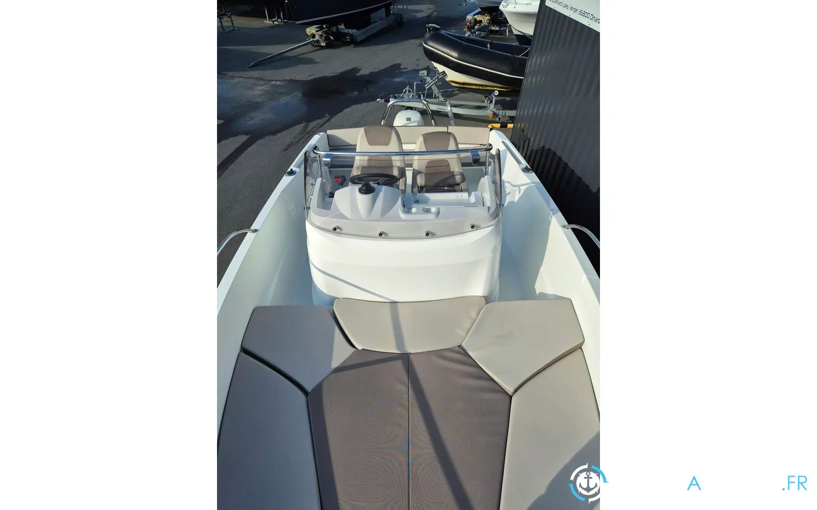 slider 6 Jeanneau Cap Camarat 5.5 CC Serie 2