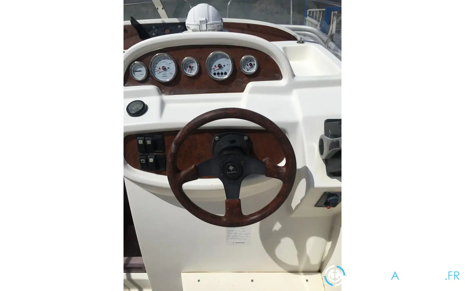slider 3 Jeanneau Cap Camarat 755 WA