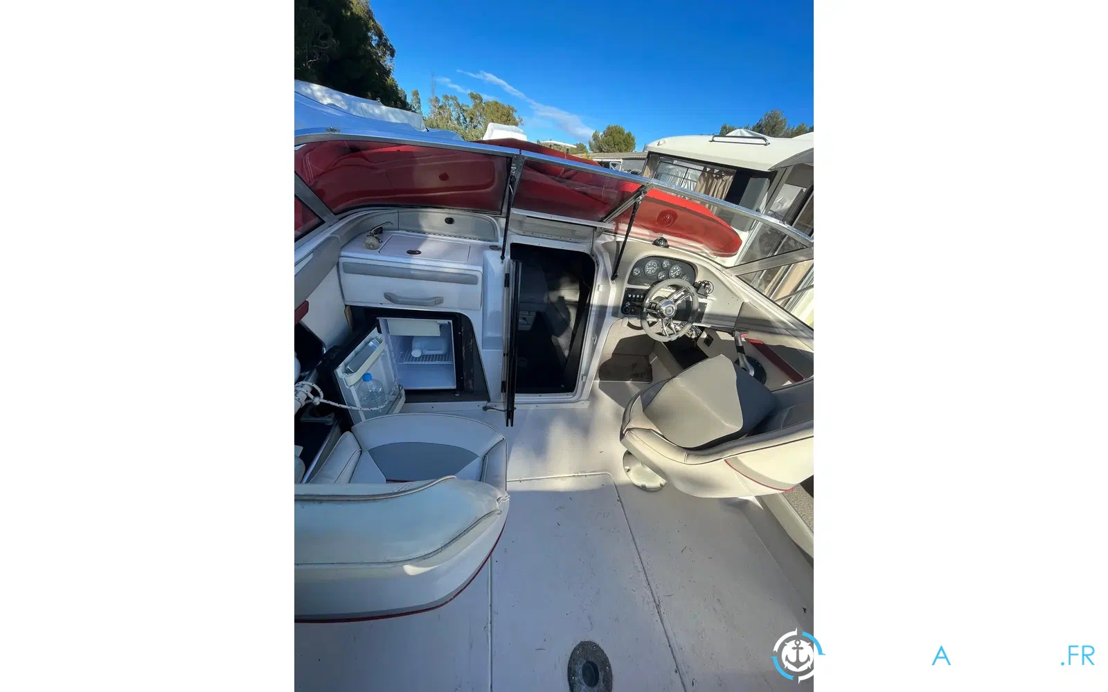 slider 7 Four Winns Sundowner 235