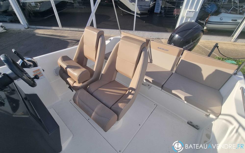 Quicksilver Activ 675 Open interieur photo 5