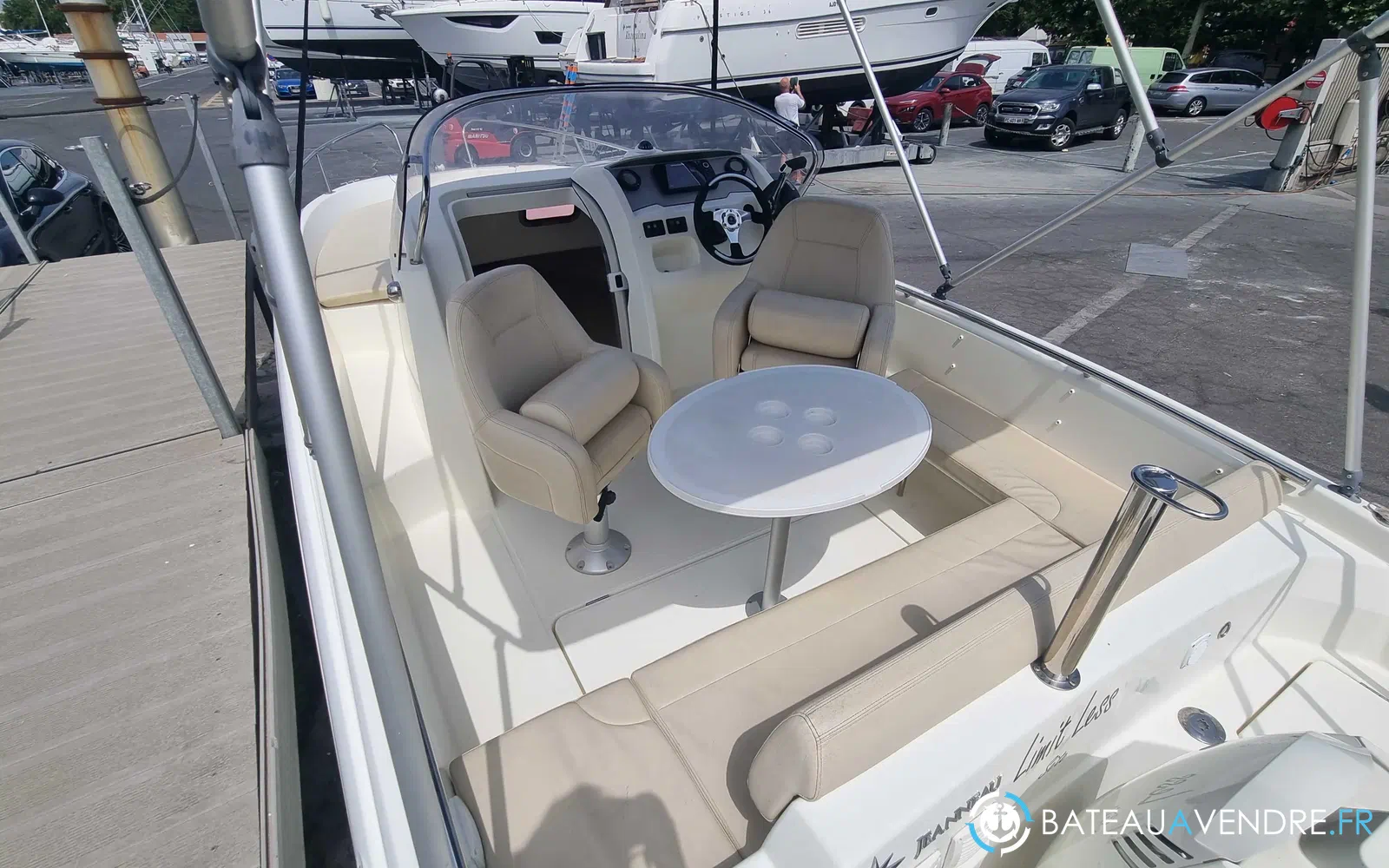 slider 3 Jeanneau Cap Camarat 635 WA
