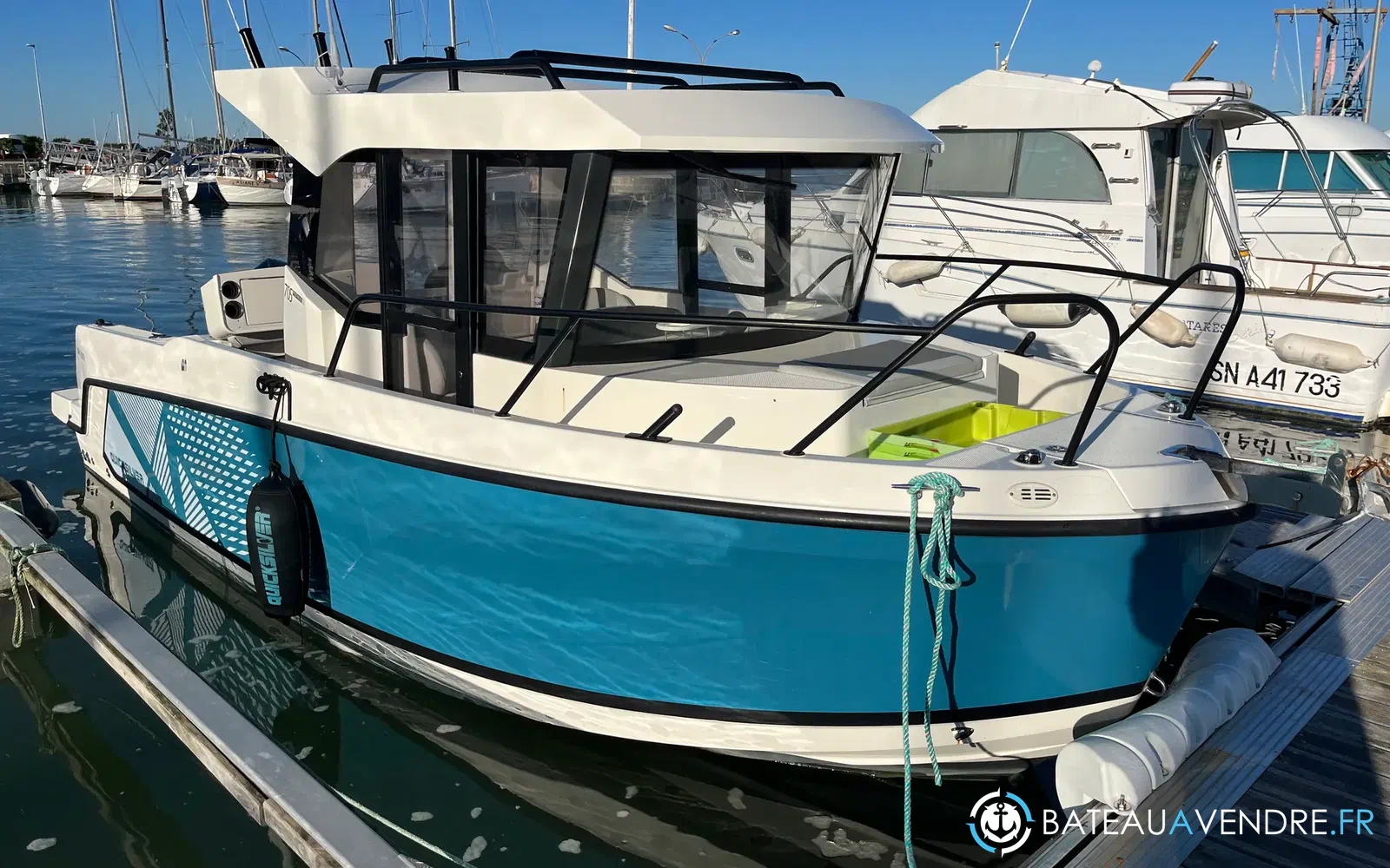 slider 8 Quicksilver Activ 705 Pilothouse