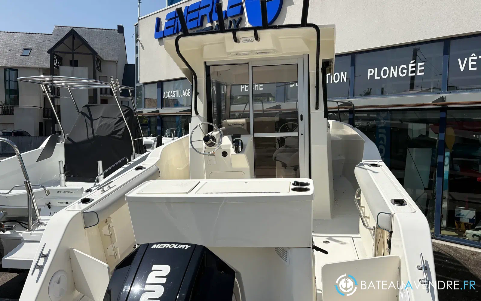 slider 1 Quicksilver Activ 705 Pilothouse