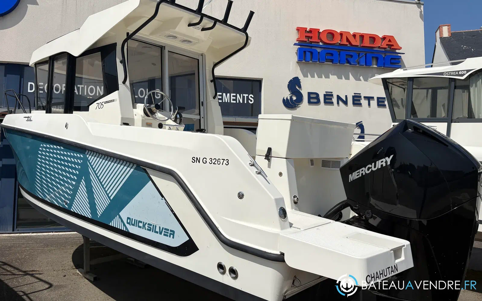 slider 0 Quicksilver Activ 705 Pilothouse