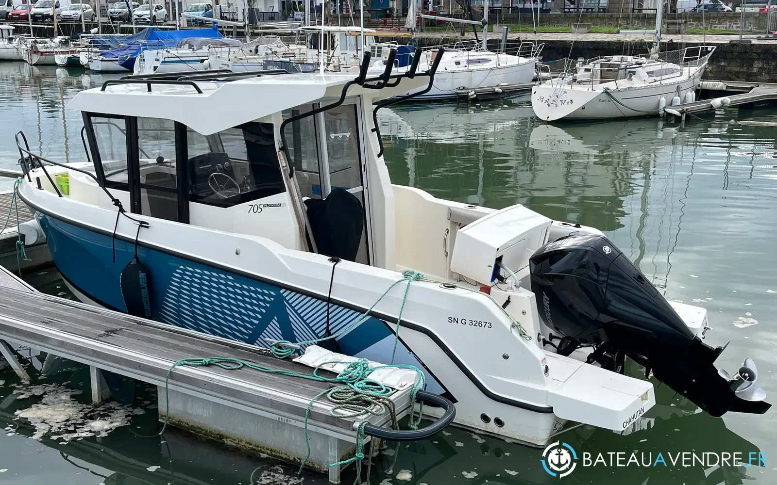 slider 4 Quicksilver Activ 705 Pilothouse