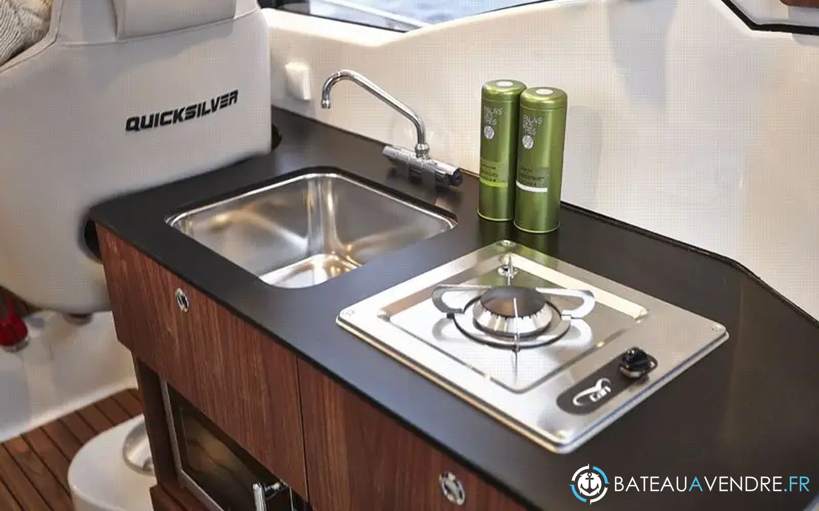 slider 3 Quicksilver 905 Pilothouse