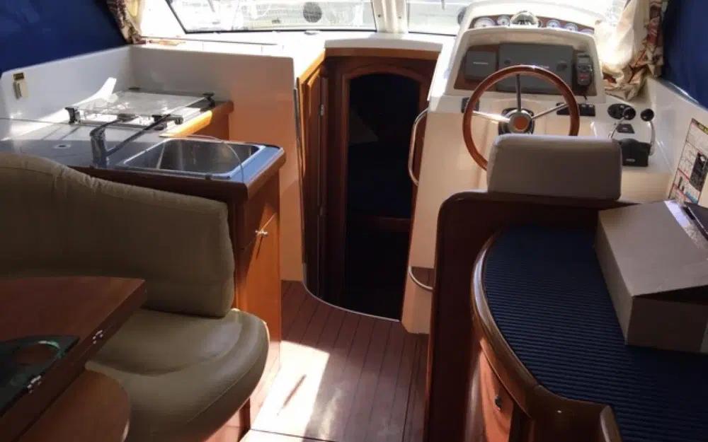 slider 1 Beneteau Antares 980 Fly