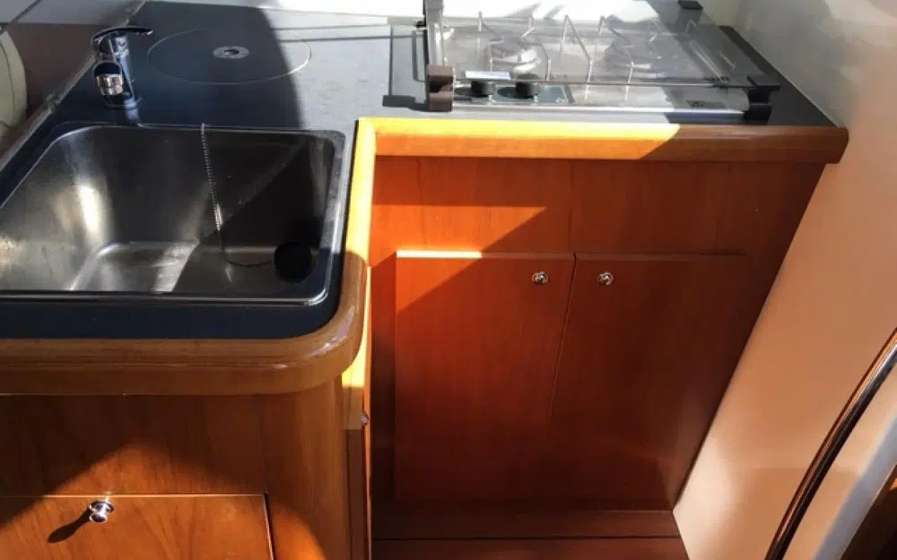 slider 2 Beneteau Antares 980 Fly