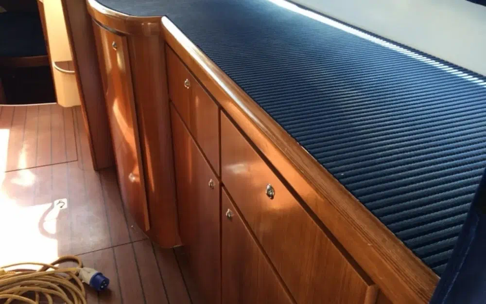 slider 4 Beneteau Antares 980 Fly