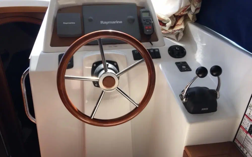 slider 5 Beneteau Antares 980 Fly