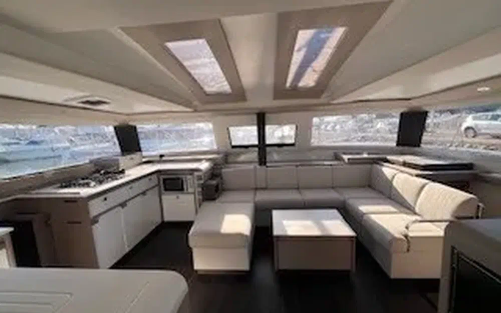 slider 10 Fountaine Pajot Elba 45