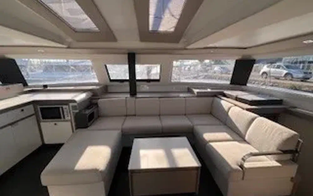 slider 11 Fountaine Pajot Elba 45