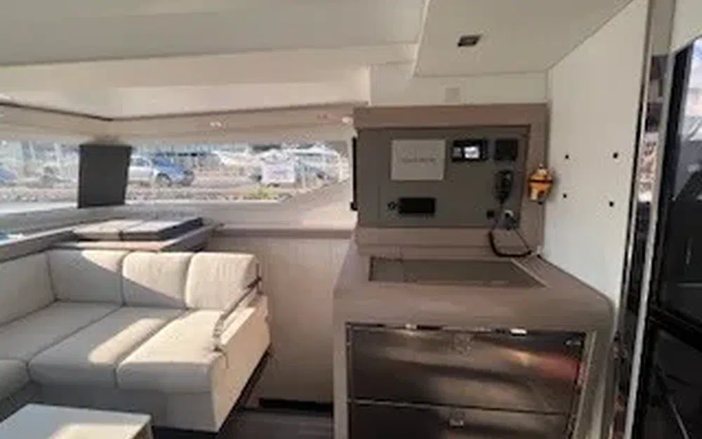 slider 12 Fountaine Pajot Elba 45