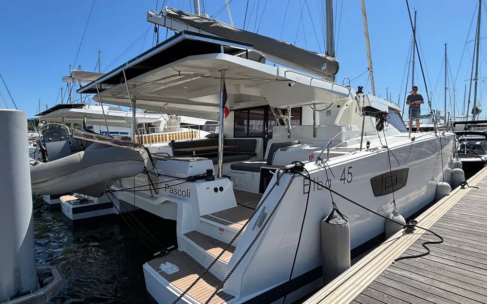 slider 1 Fountaine Pajot Elba 45