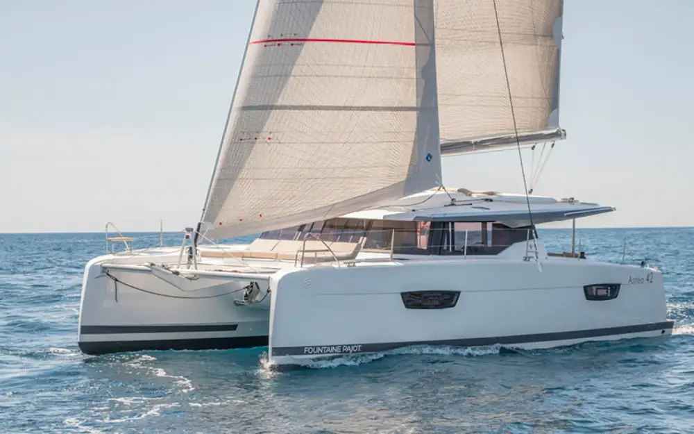 slider 25 Fountaine Pajot Astrea 42