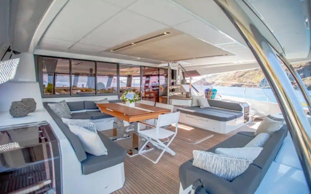 slider 15 Fountaine Pajot Power 67