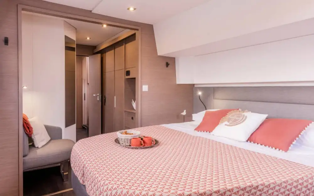 slider 10 Fountaine Pajot Aura 51