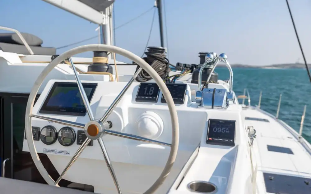 slider 27 Fountaine Pajot Aura 51
