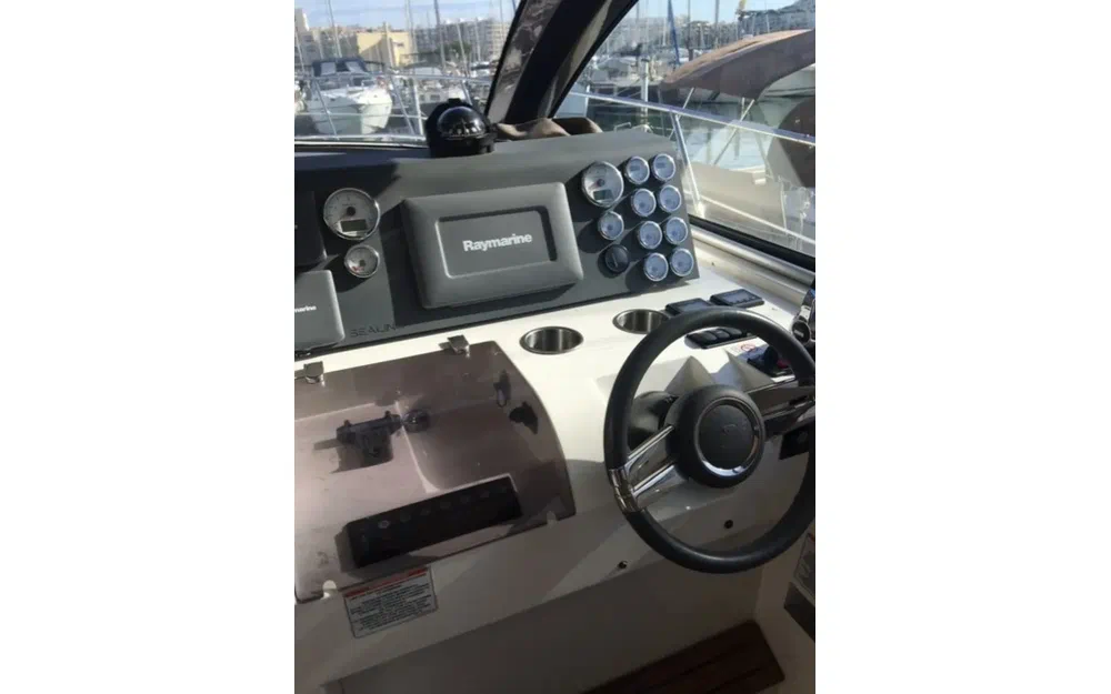 slider 3 Sealine C35
