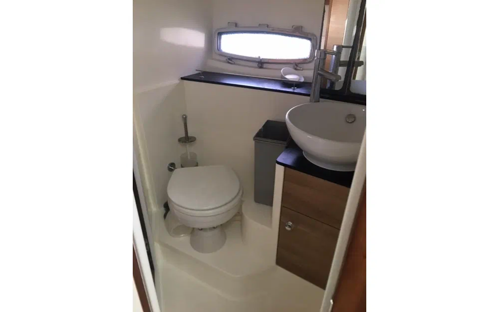 slider 6 Sealine C35