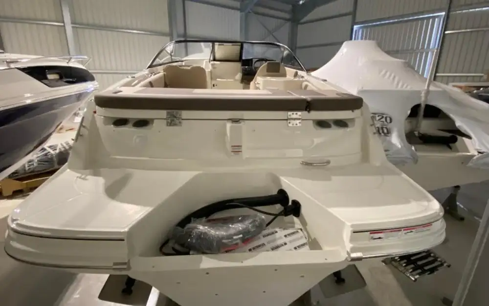 slider 3 Bayliner VR6 Cuddy