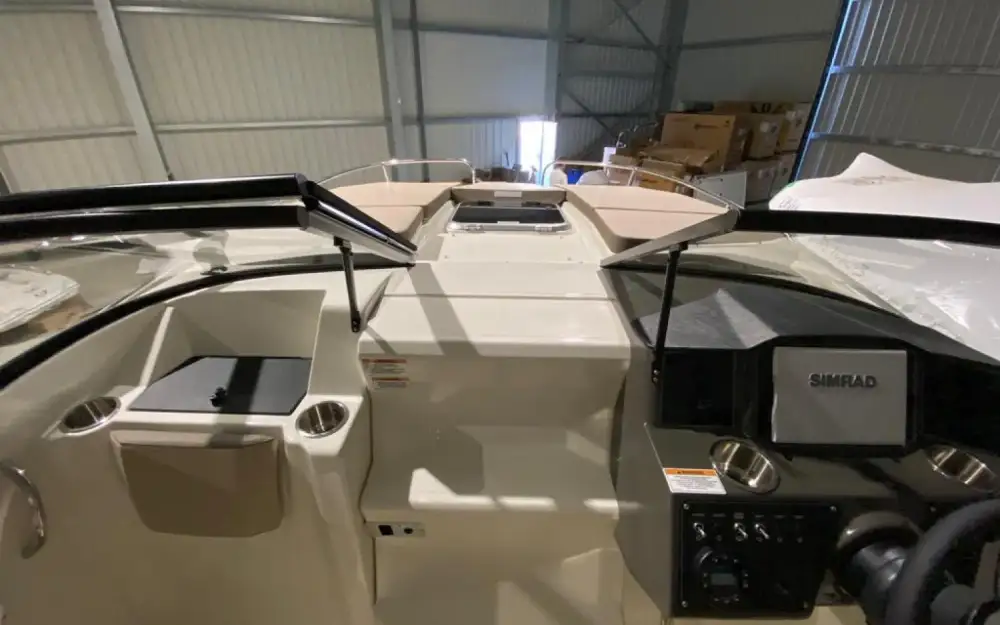 slider 4 Bayliner VR6 Cuddy