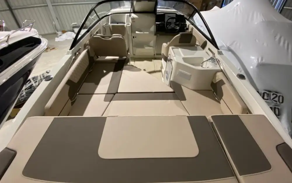 slider 5 Bayliner VR6 Cuddy