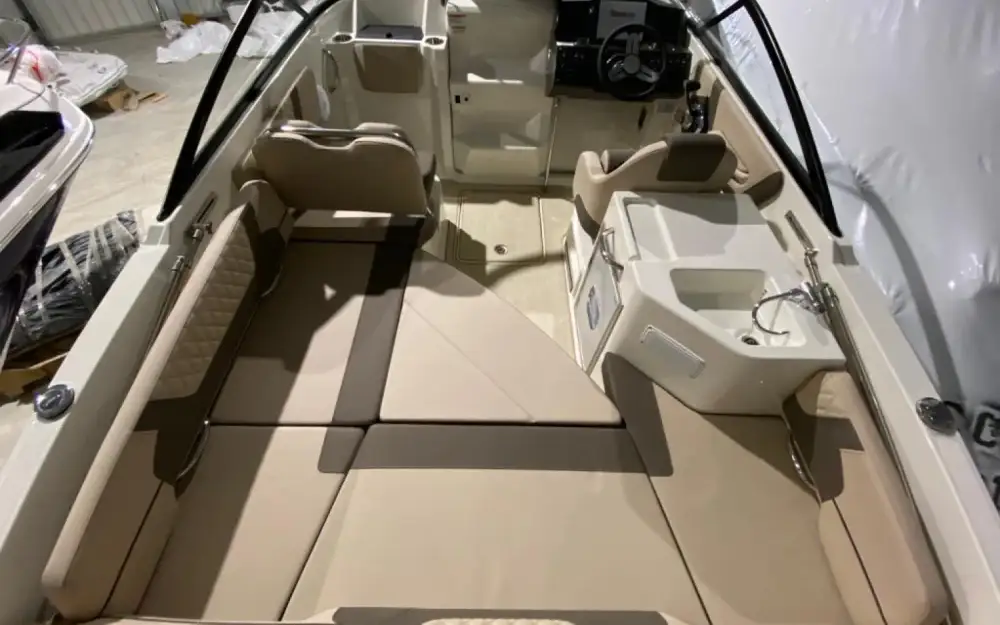 slider 6 Bayliner VR6 Cuddy