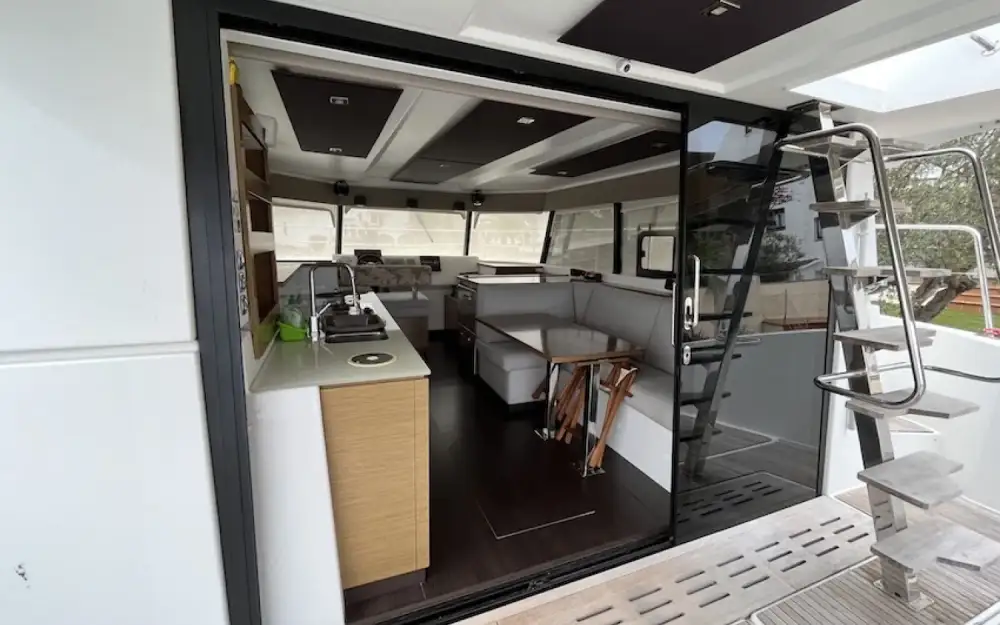 slider 10 Fountaine Pajot My 37 Maestro