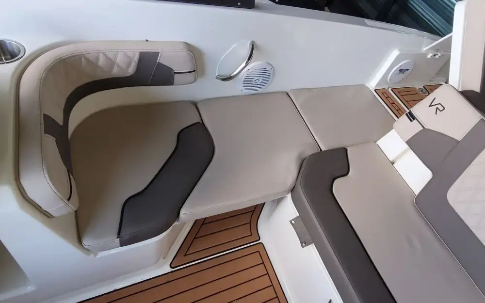slider 33 Bayliner VR6 OB