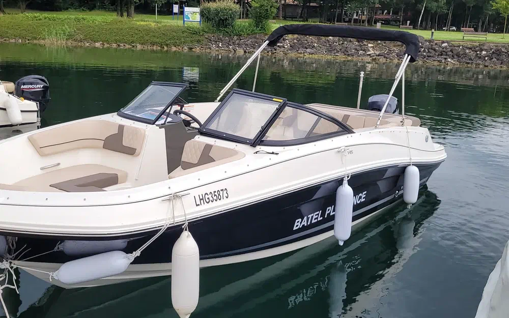 slider 0 Bayliner VR4 OB