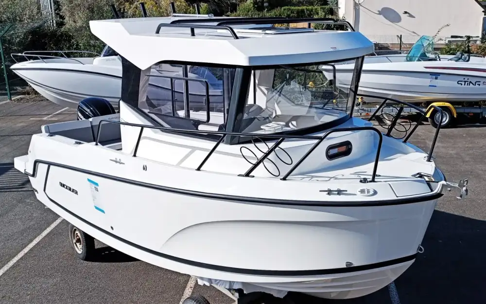 QuicksilverCaptur 625 Pilothouse