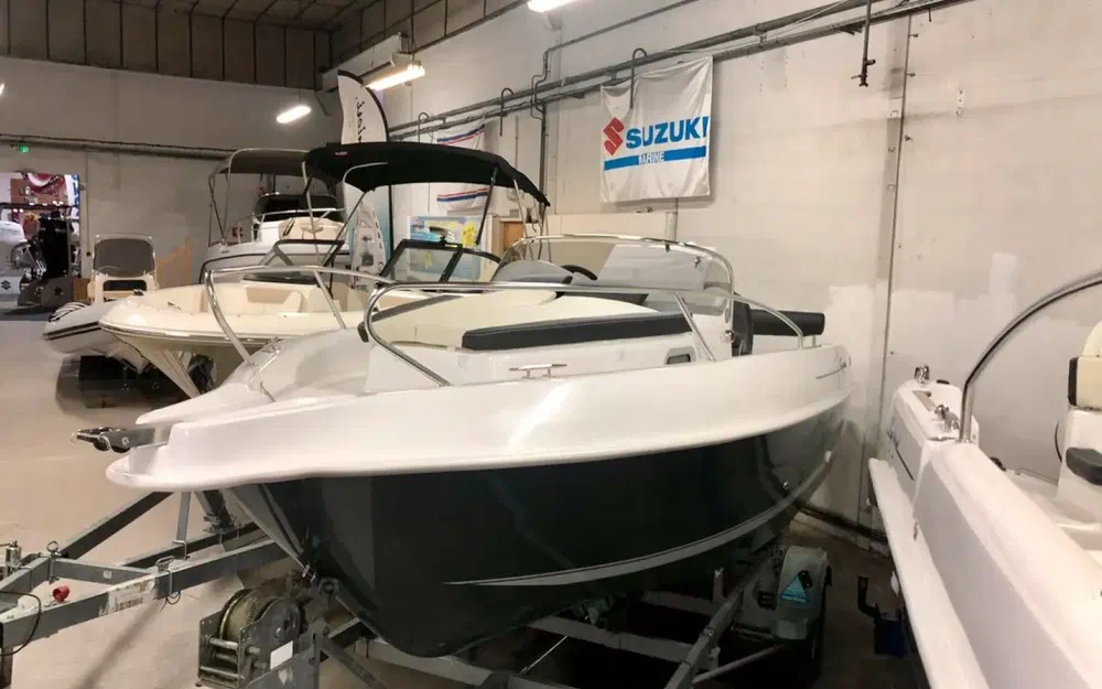 slider 2 B2 Marine Cap Ferret 572