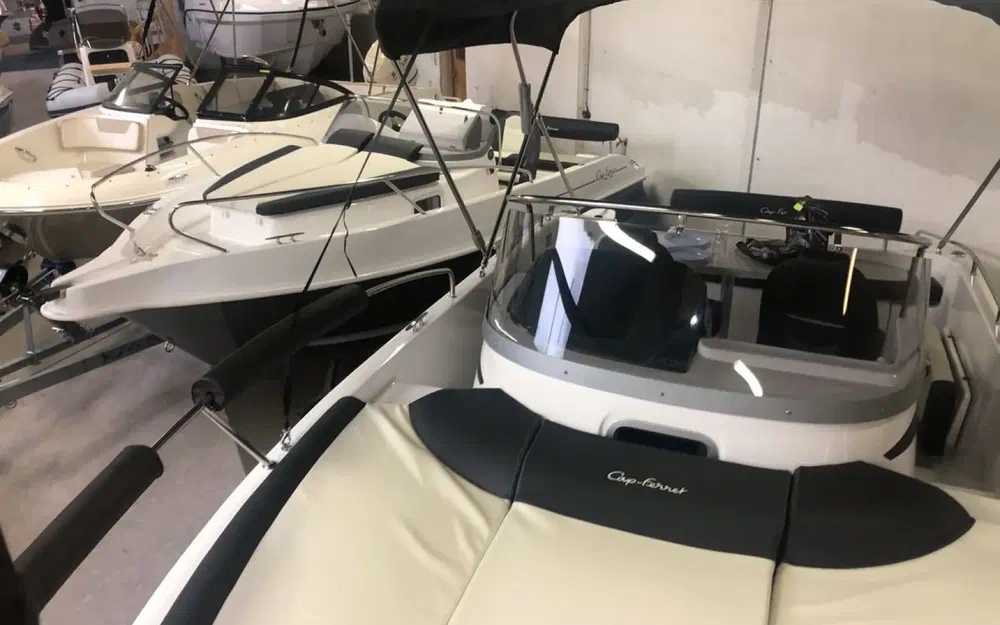 slider 2 B2 Marine Cap Ferret 702