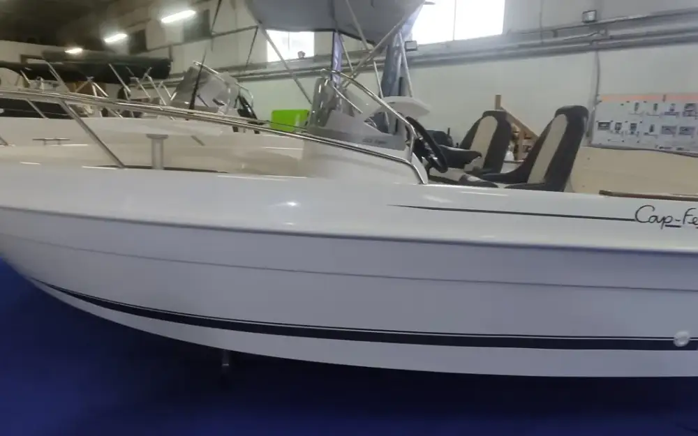 slider 1 B2 Marine Cap Ferret 522 Open