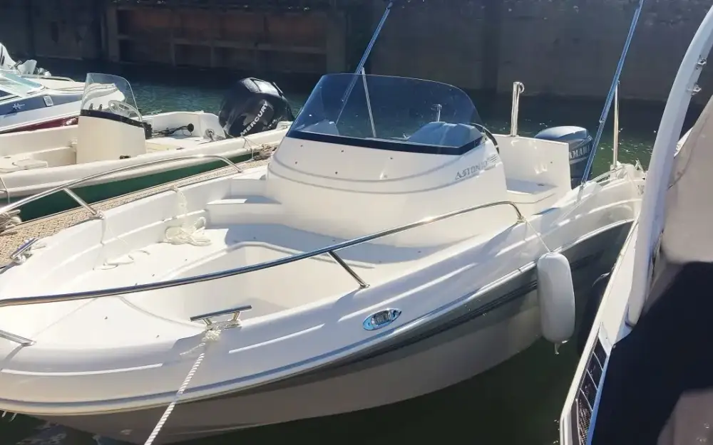 Selection BoatsAston 18