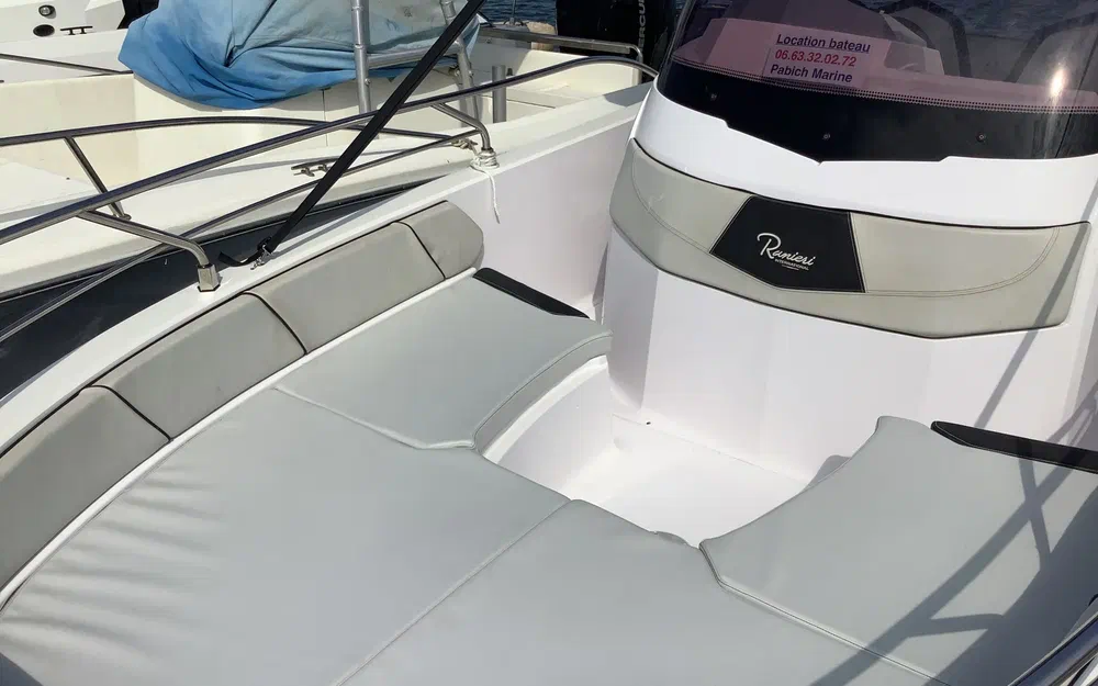 slider 1 Ranieri Voyager 21 S