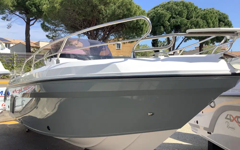 slider 3 Ranieri Voyager 21 S