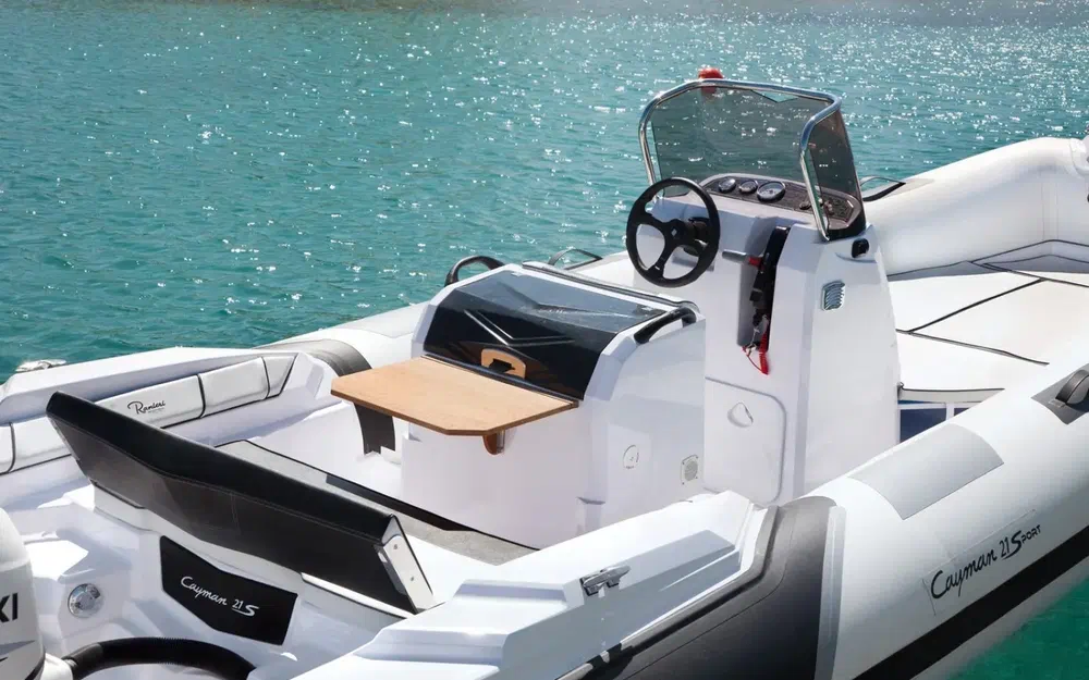 slider 1 Ranieri Cayman 21 Sport