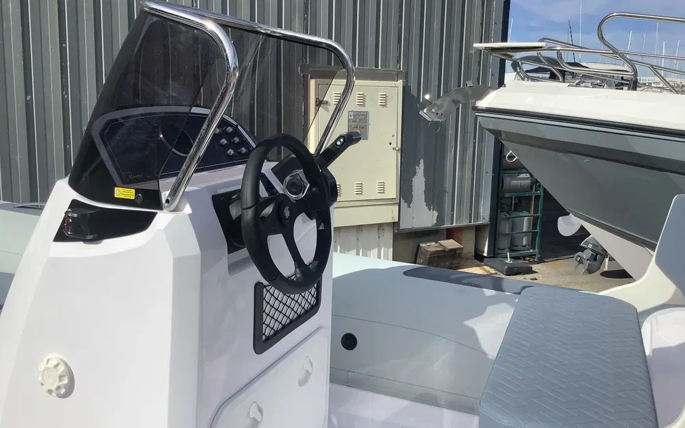 slider 5 Ranieri Cayman 21 Sport