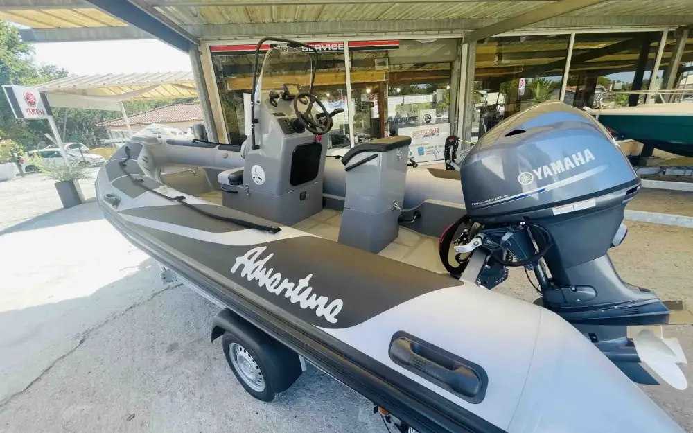 AdventureVesta 550 Sport Fishing