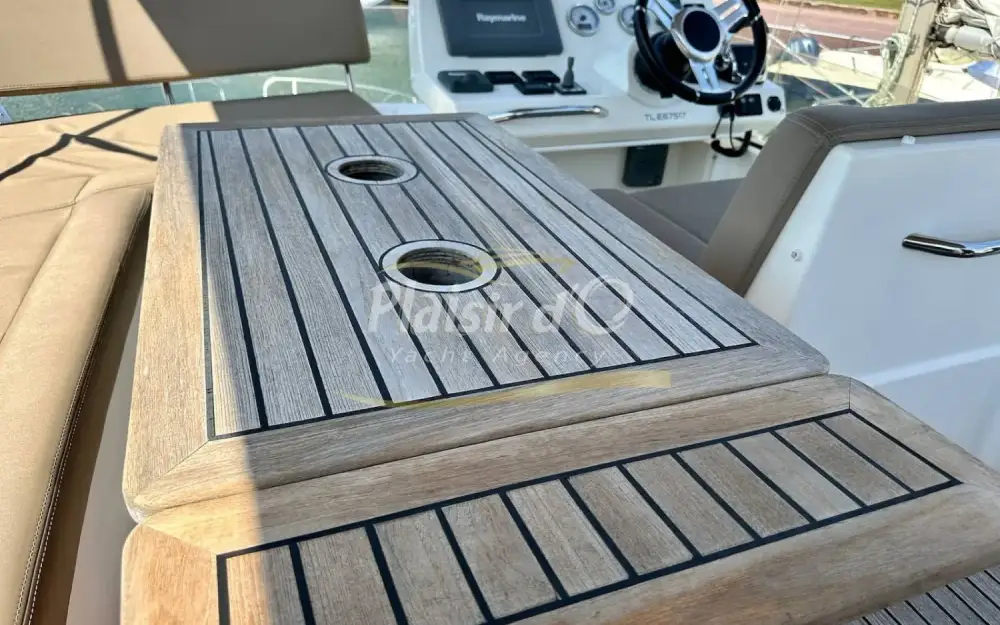 slider 7 Jeanneau Prestige 350 Fly