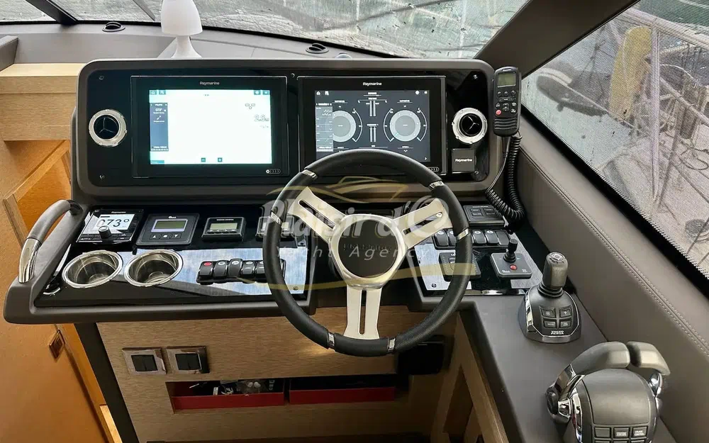 slider 11 Prestige Yachts 460 Fly