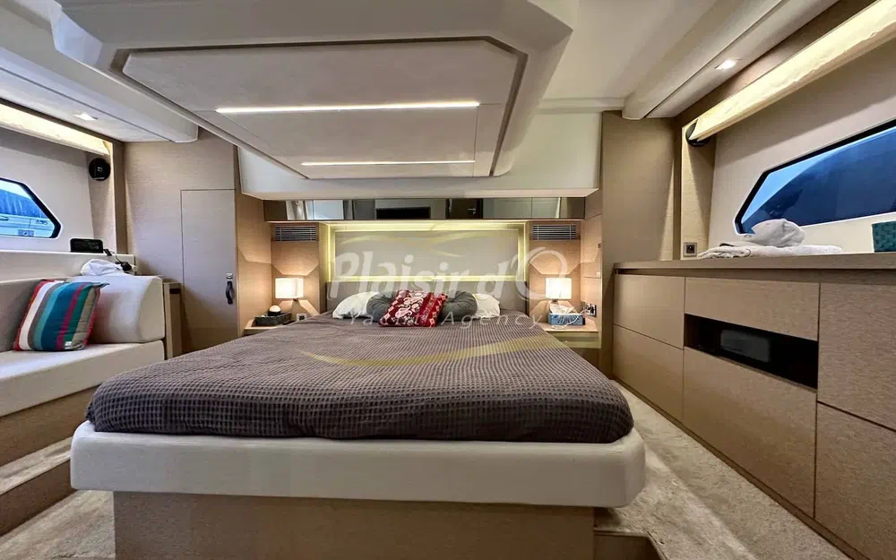 slider 13 Prestige Yachts 460 Fly