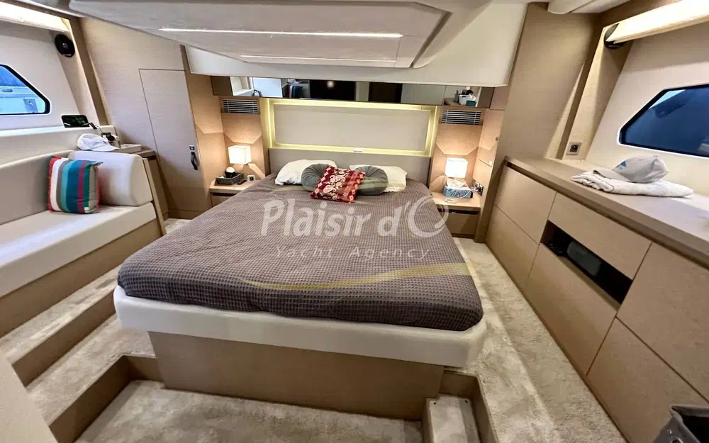 slider 14 Prestige Yachts 460 Fly