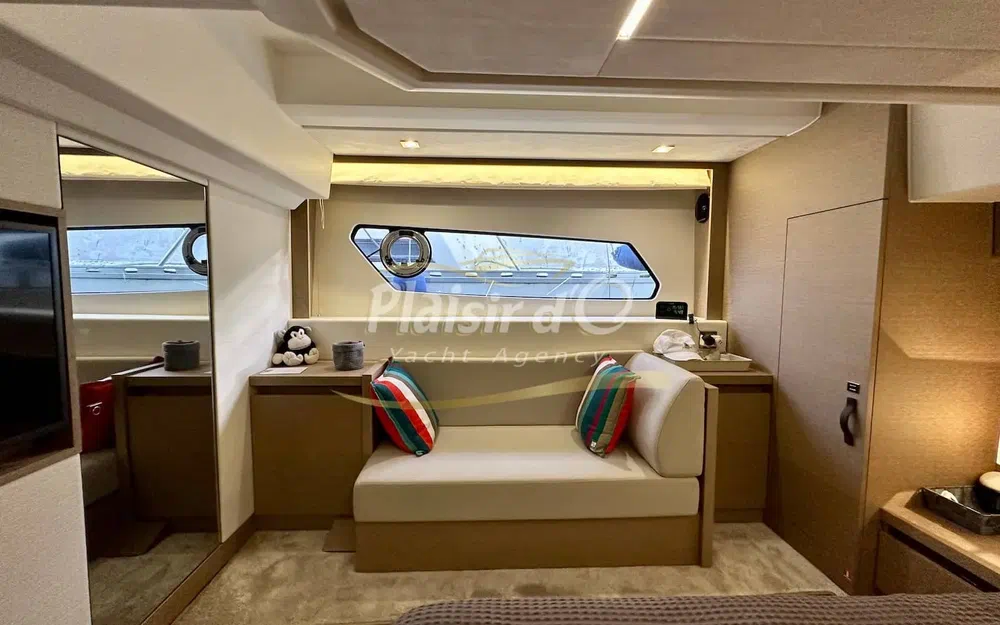 slider 16 Prestige Yachts 460 Fly