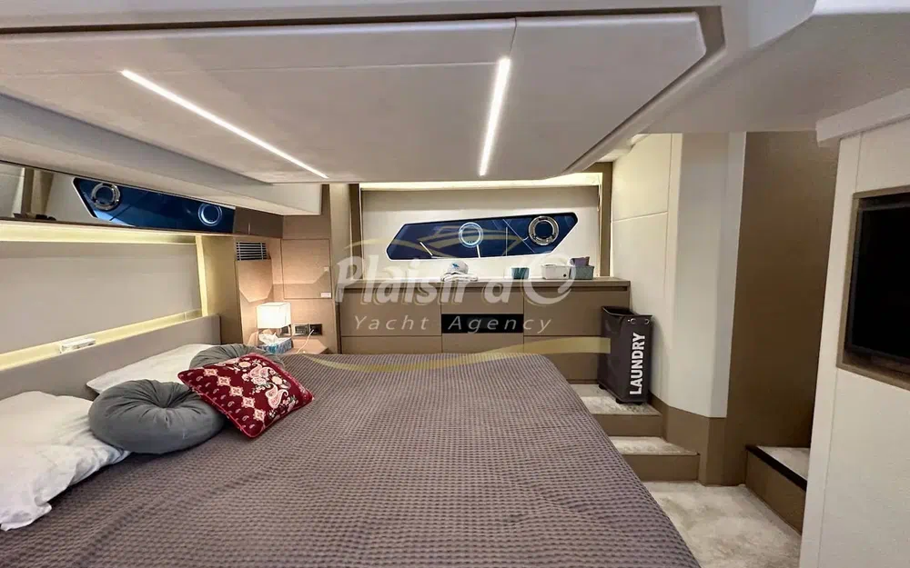 slider 17 Prestige Yachts 460 Fly