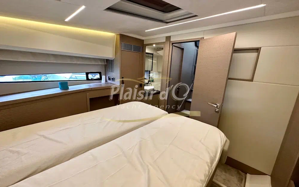 slider 25 Prestige Yachts 460 Fly