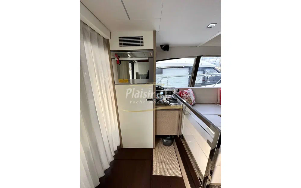 slider 7 Prestige Yachts 460 Fly